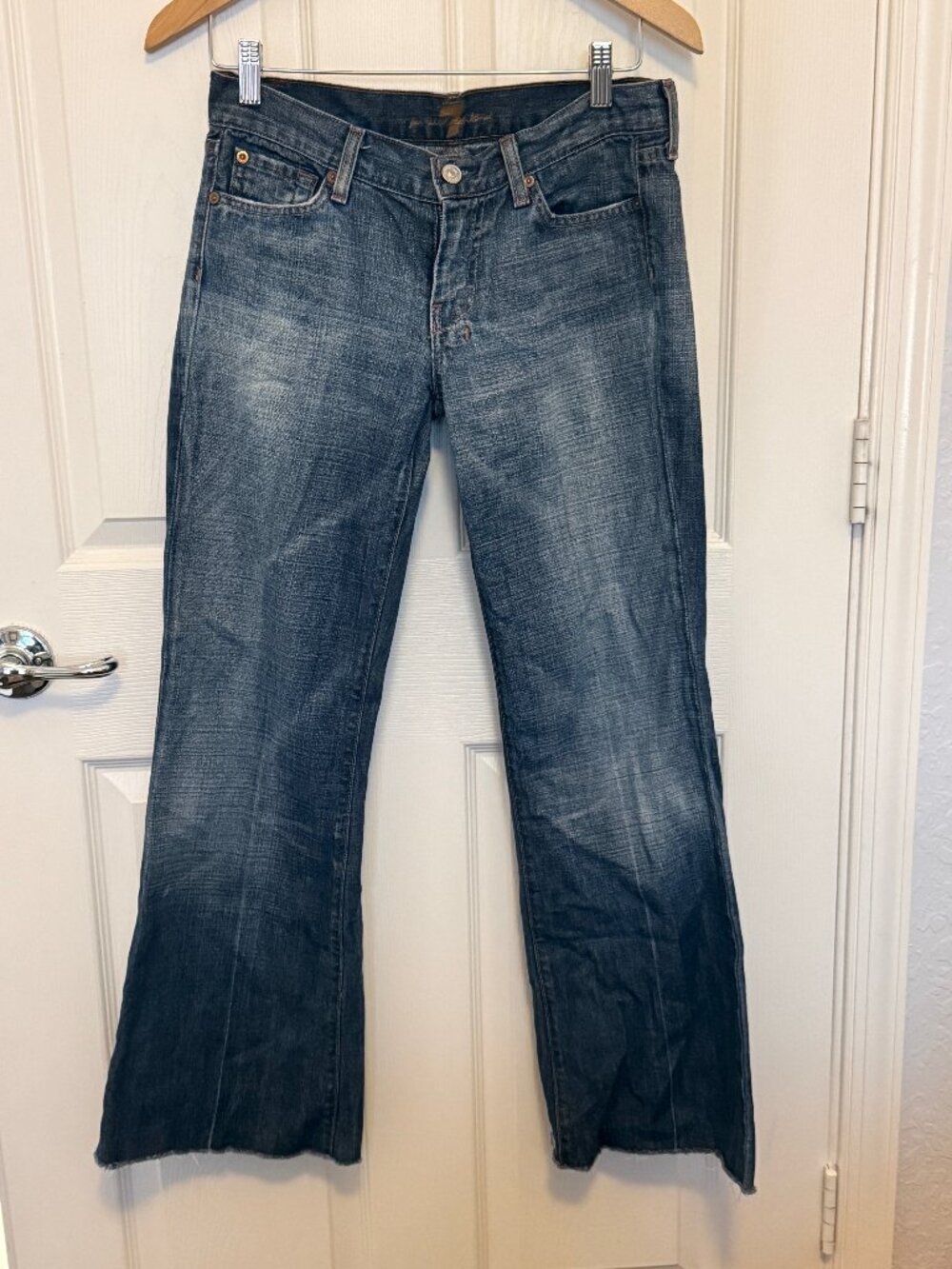 7 For All Mankind Dojo Flare Jeans Women's Size 26 Medium Wash Designer Denim